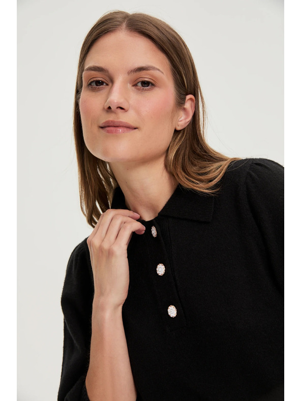 Moodo Пуловер с яка в черно Moodo