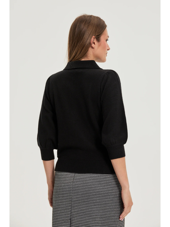 Moodo Пуловер с яка в черно Moodo