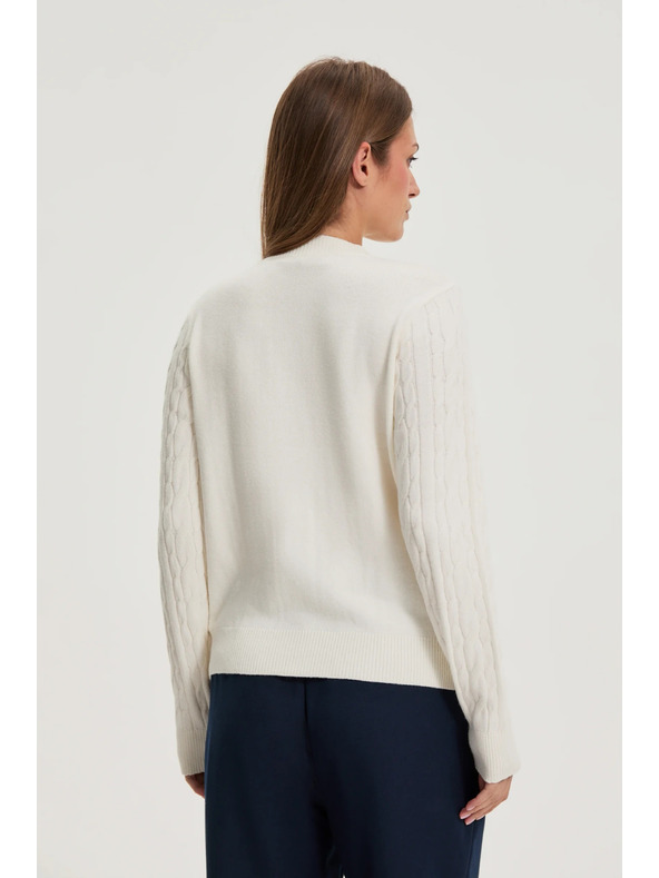 Moodo Пуловер с декоративно плетено бие в цвят екрю Moodo