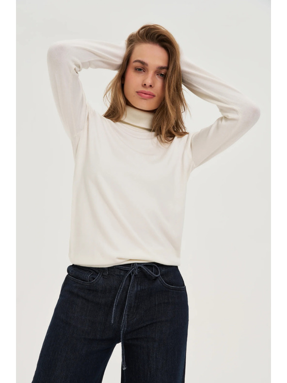 Moodo Бял гладък пуловер с висока яка Moodo