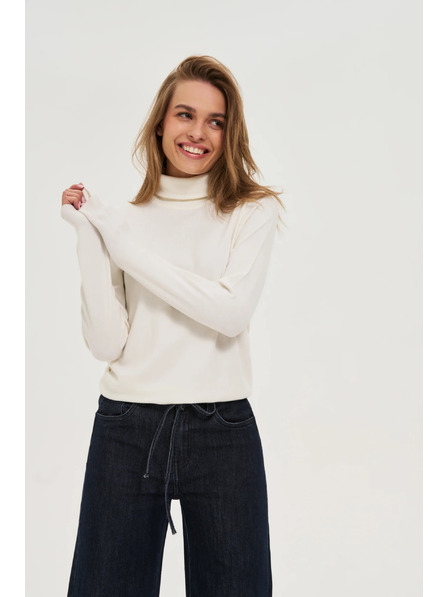 Moodo Бял гладък пуловер с висока яка Moodo