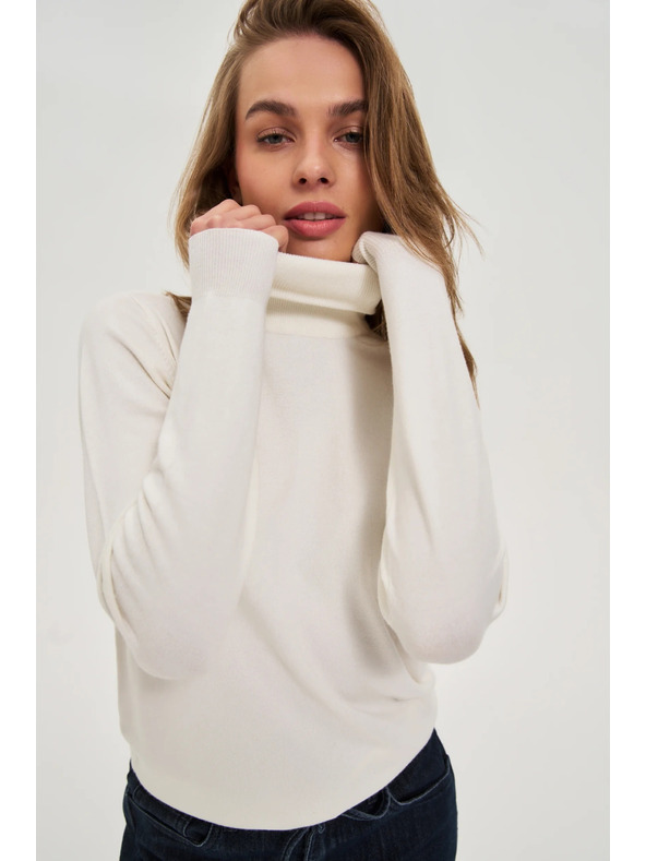 Moodo Бял гладък пуловер с висока яка Moodo