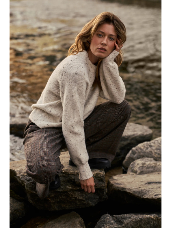 Moodo Суитшърт с прост крой в екрю Moodo