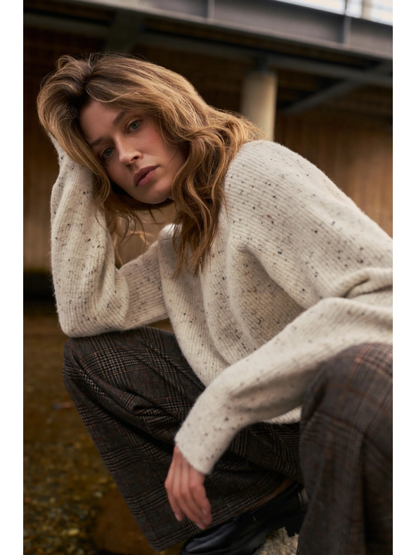 Moodo Суитшърт с прост крой в екрю Moodo