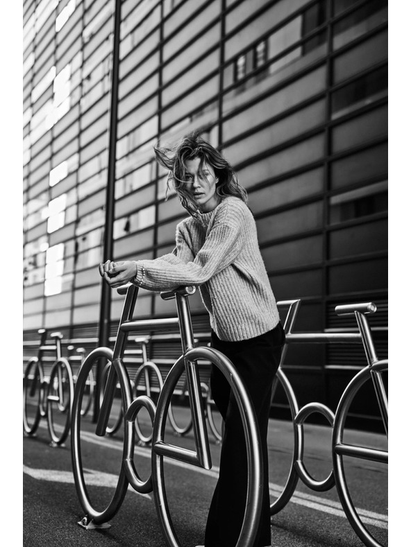 Moodo Бежов суитшърт с перли Moodo