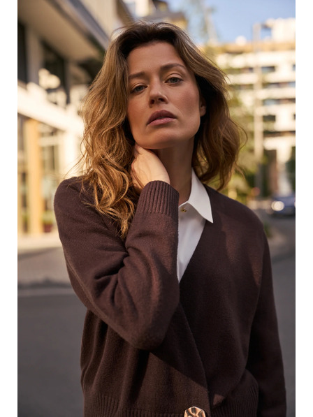 Moodo Кафяв кардиган с декоративно копче Moodo