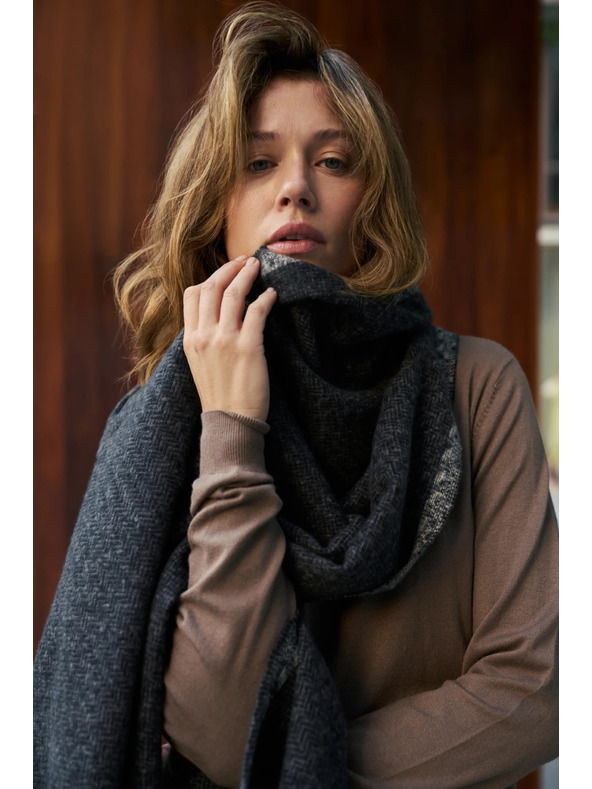 Moodo Гладък тъмносив шал Moodo