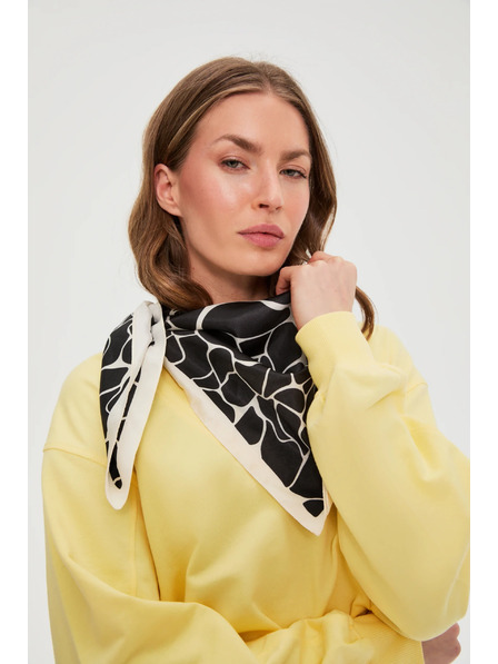 Moodo Щампован шал в черно Moodo