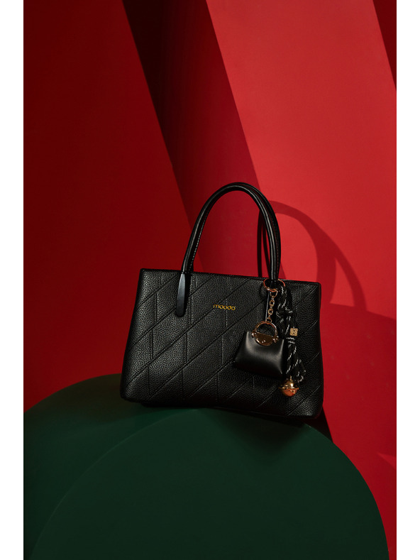 Moodo Черна чанта с висулка Moodo