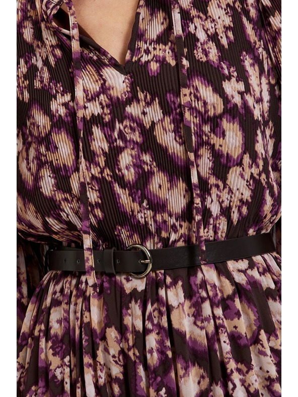 Moodo Плисирани рокли с колан в кафяво Moodo