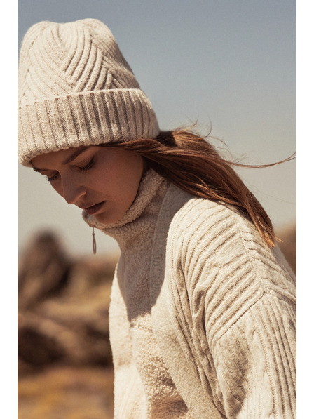 Moodo Топла бежова шапка с вълнена добавка Moodo