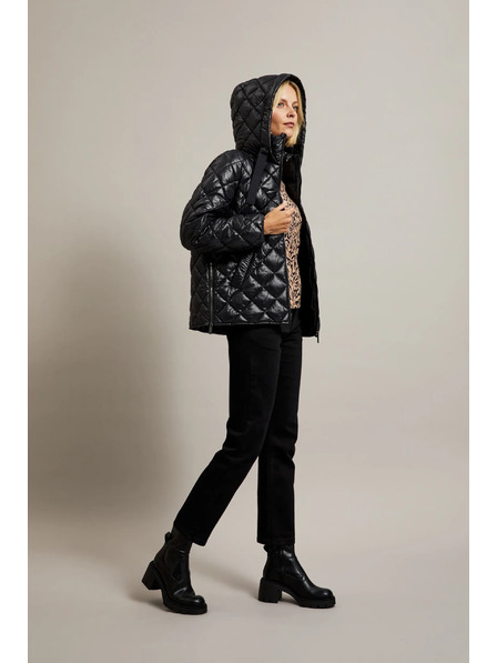 Moodo Кратко стегнато яке с качулка в черно Moodo