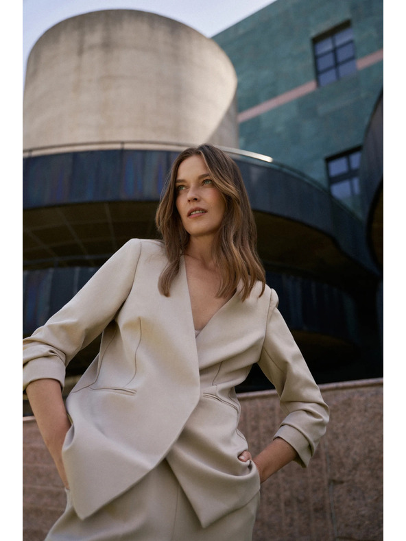 Moodo Бежово сако със сбъркан 3/4 ръкав Moodo