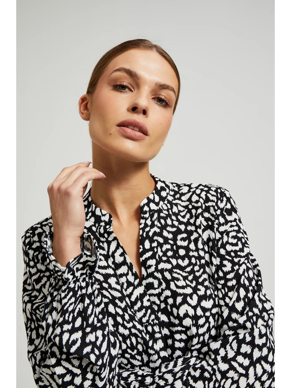 Moodo Черна риза с V-образно деколте без яка Moodo