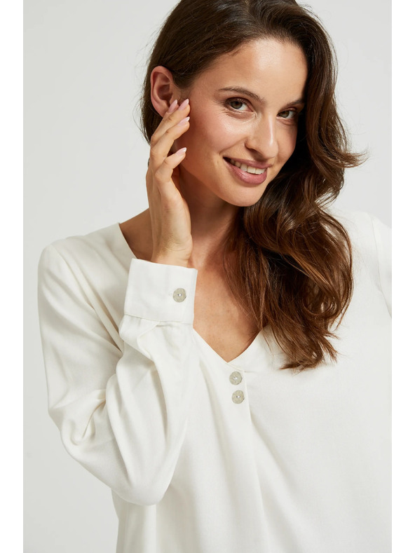 Moodo Бяла риза с V-образно деколте и декоративни копчета Moodo
