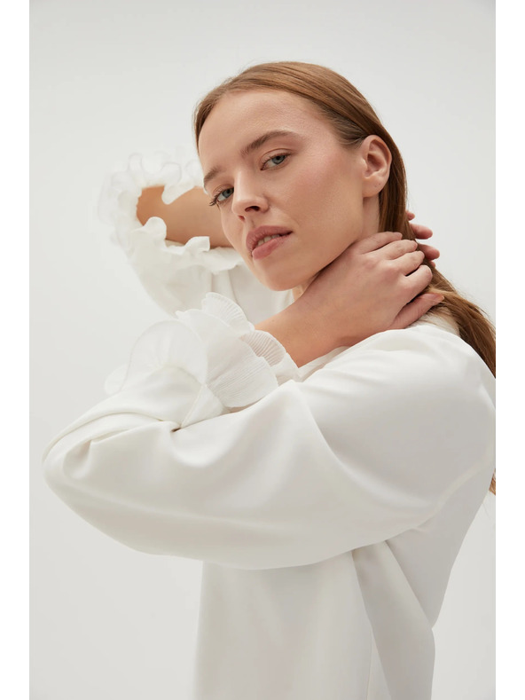 Moodo Бяла риза с воланти на ръкавите Moodo
