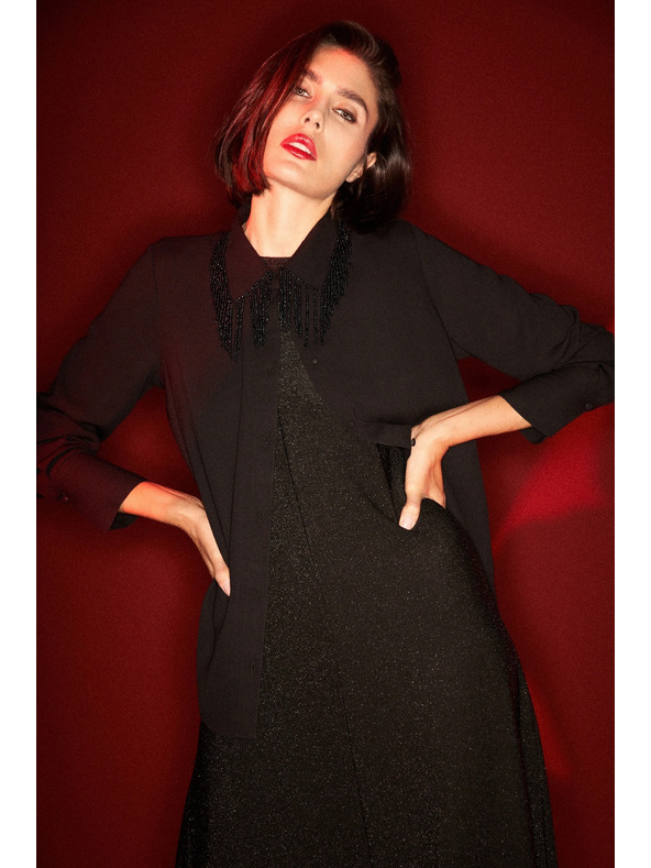 Moodo Черна блуза с ръчно пришити мъниста Moodo