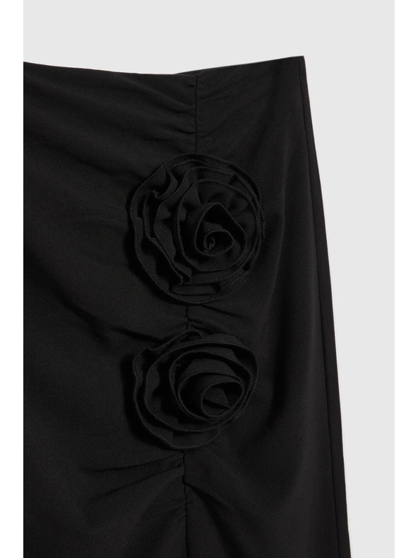 Moodo Черна пола с декоративна роза и цепка Moodo