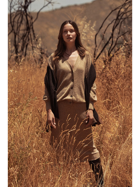 Moodo Бежова жилетка с копчета и обемни ръкави Moodo