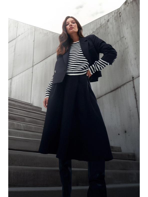 Moodo Къс черно-бял раиран суитшърт Moodo