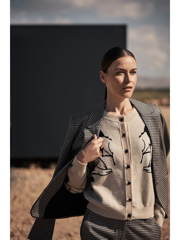 Moodo Бежов пуловер с копчета Moodo