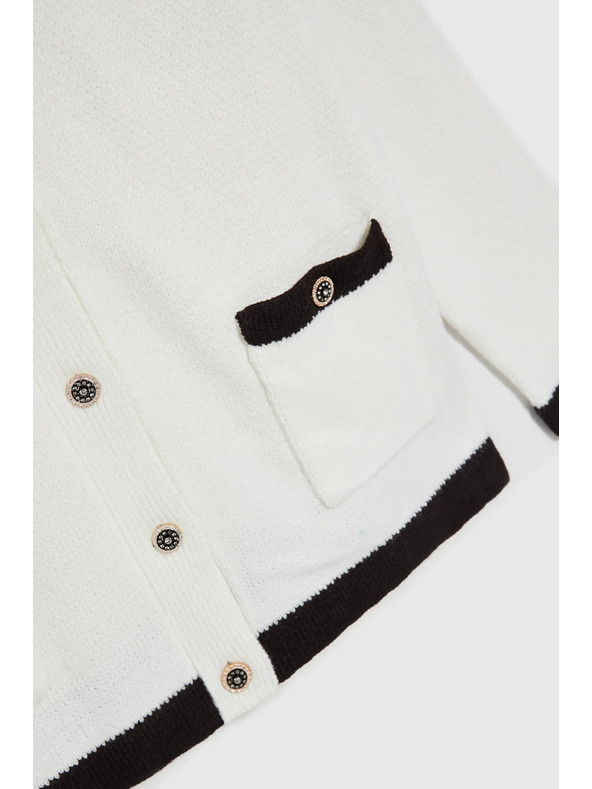 Moodo Бял разтегателен пуловер с декоративни копчета Moodo