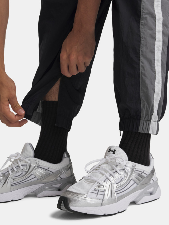 Under Armour Мъжко долнище Under Armour UA Icon Wvn Track Jogger