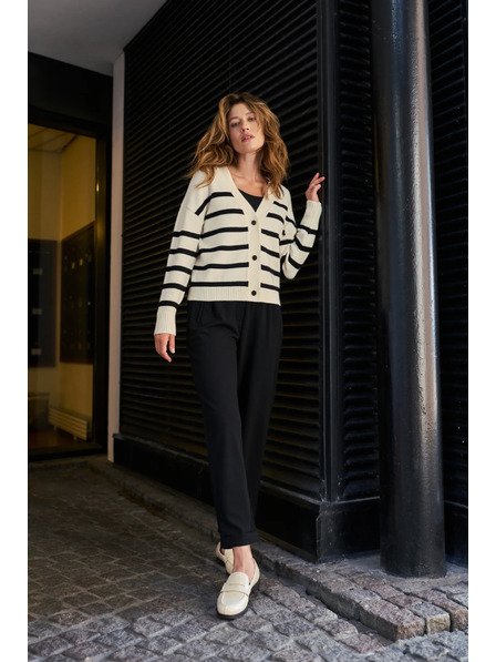 Moodo Раиран кардиган в цвят екрю Moodo