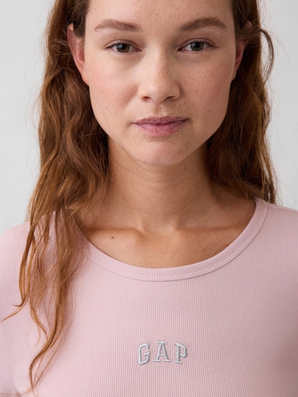 GAP Ребрести тениска с лого GAP