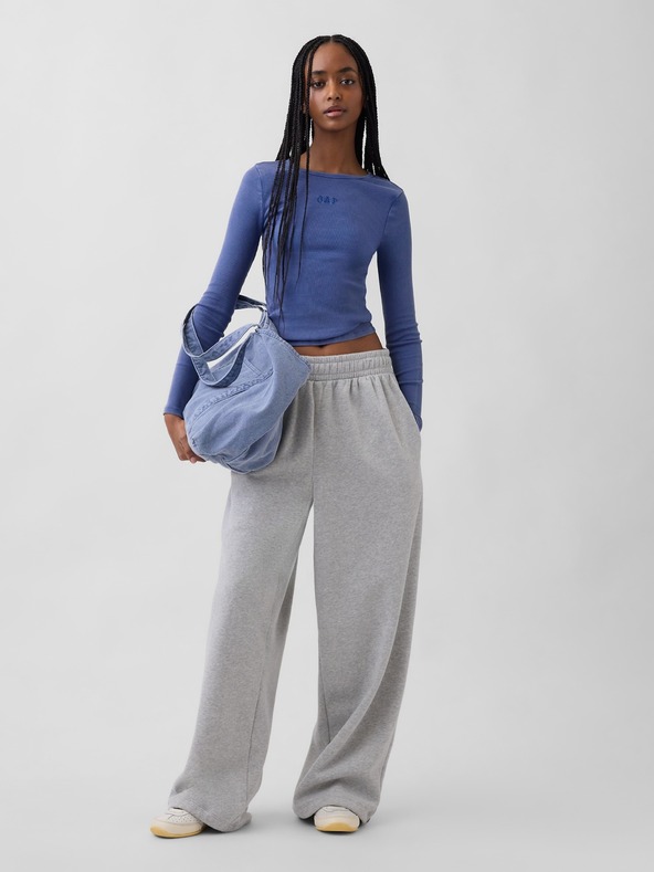 GAP Ребрести тениска с лого GAP