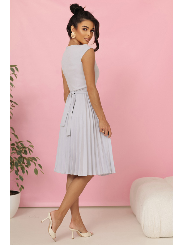 numoco LILA Плисирана рокля с къс ръкав и колан - сиво