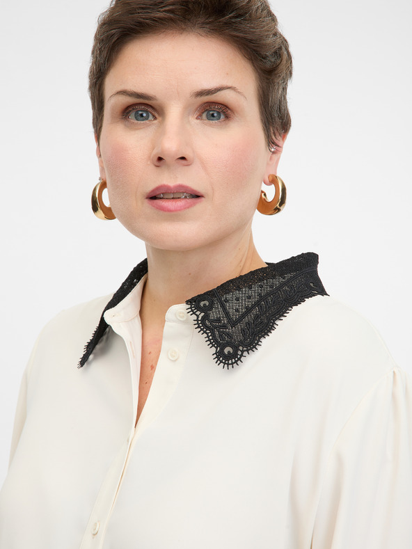 Orsay Кремава дамска риза с контрастна яка ORSAY