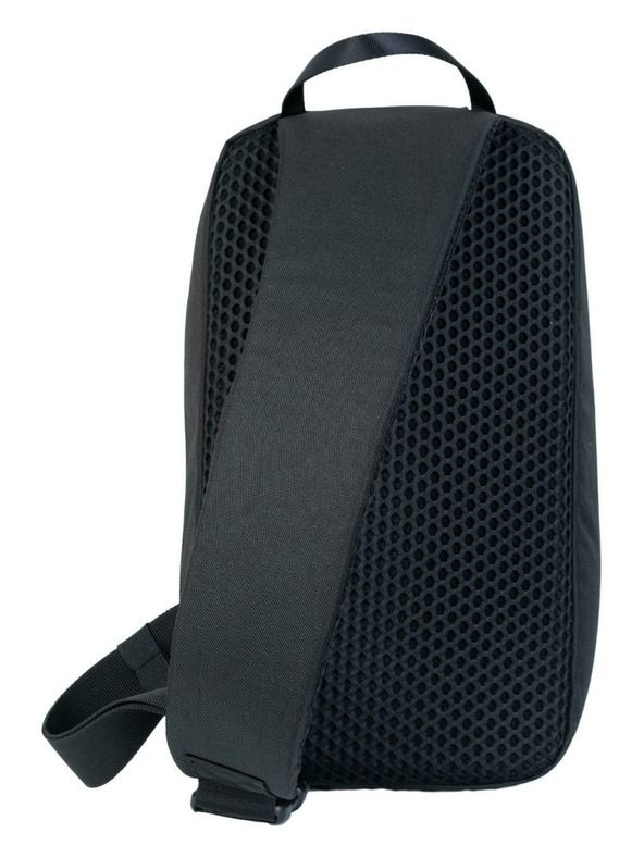 CabinZero Черна раница за едно рамо CabinZero Classic (11L)