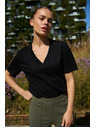 Moodo Памучна блуза с V деколте черна Moodo