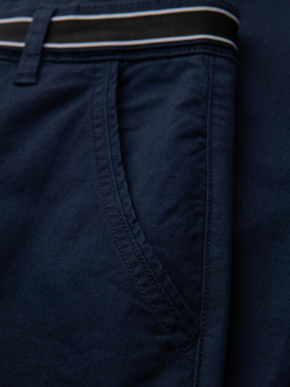 Ombre Clothing Тъмносин мъжки панталон чино с декоративен колан Ombre Clothing