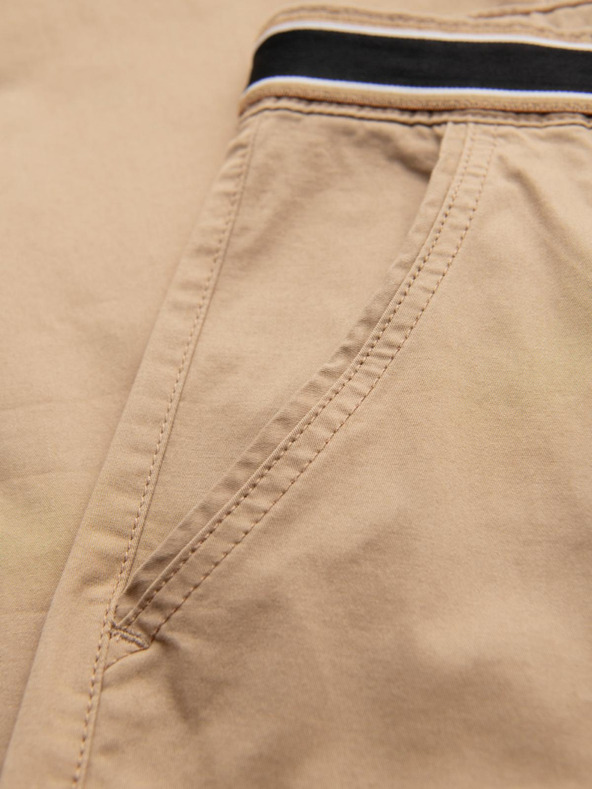 Ombre Clothing Бежов мъжки панталон чино с декоративен колан Ombre Clothing