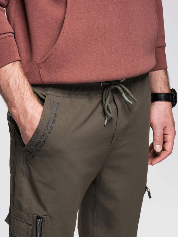 Ombre Clothing Мъжки панталони за бягане с джогинг с джобове и принт тъмно маслинено зелено Ombre Clothing