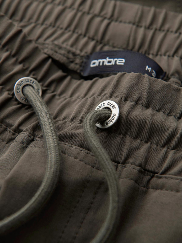 Ombre Clothing Мъжки панталони за бягане с джогинг с джобове и принт тъмно маслинено зелено Ombre Clothing