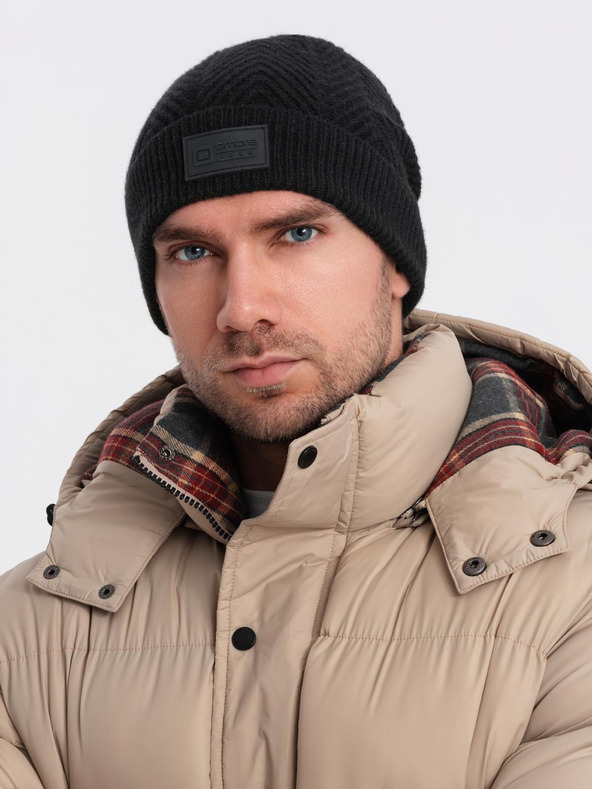 Ombre Clothing Мъжка плетена шапка с апликация Ombre Clothing