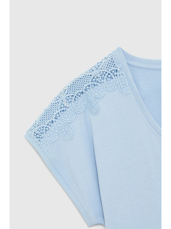 Moodo Блузка с дантела на ръкавите светло синя Moodo