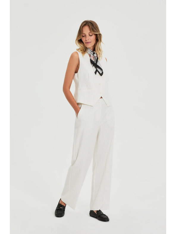 Moodo Панталони от костюм с райета бели Moodo
