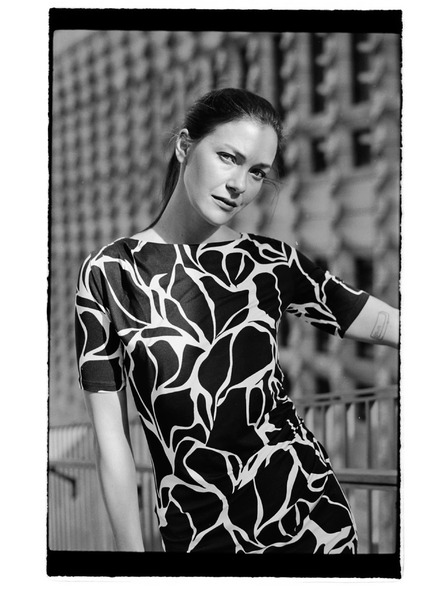 Moodo Миди рокля с шарка бежова Moodo