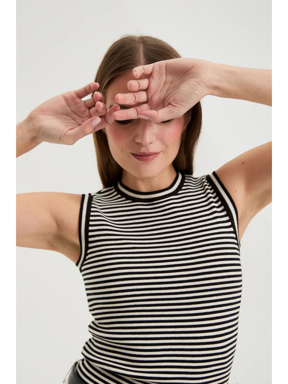 Moodo Топ на райета бяло и черно Moodo