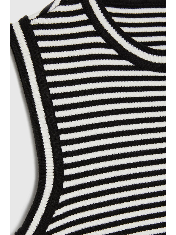 Moodo Топ на райета бяло и черно Moodo