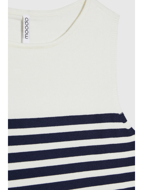 Moodo Бял раиран топ Moodo