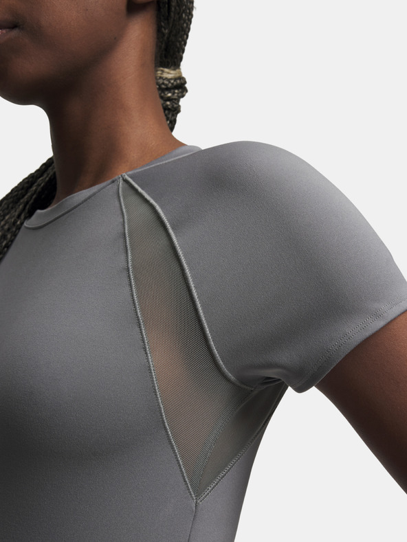 Under Armour Дамска тениска Under Armour Motion Mesh SS