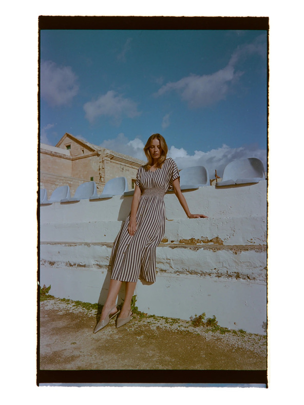 Moodo Вискозна рокля с райета тъмно синя Moodo