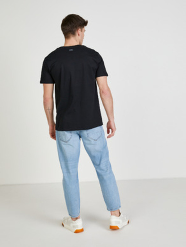 DOBRO Черно мъжко оверсайз тениче Netřeba slov от колекцията DOBRO. за Украйна