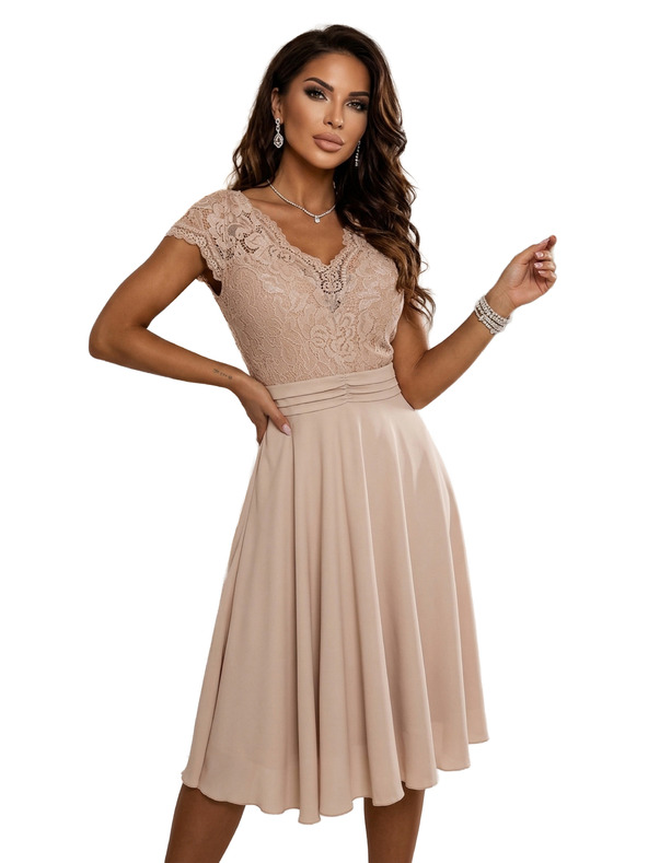 numoco LINDA Шифонена лека рокля с дантелен деколте - бежова