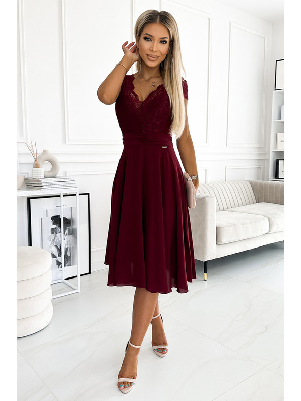 numoco Рокля от шифон с дантелено деколте - бургундско Numoco LINDA